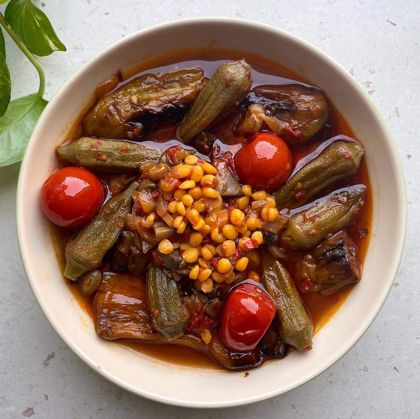 طرز تهیه خوراک بامیه بادمجان
