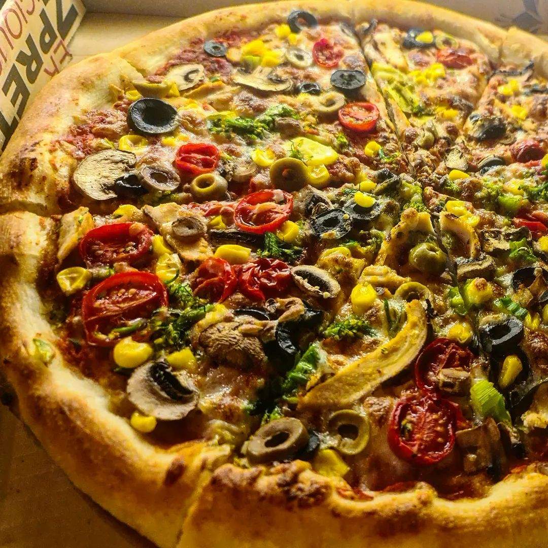 طرز تهیه پیتزا سبزیجات خوشمزه و ساده به سبک فست فودی