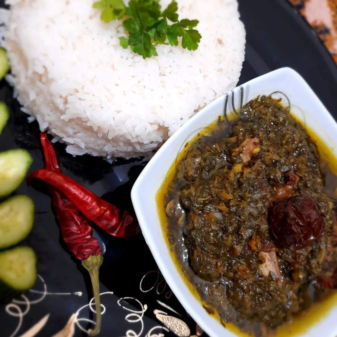 طرز تهیه خورشت آلو و اسفناج خانگی خوشمزه و ساده (مرحله به مرحله)