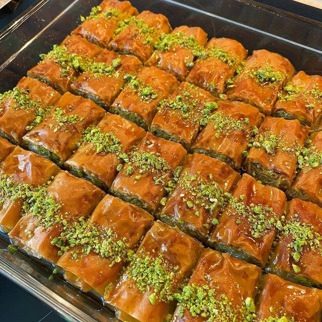 طرز تهیه باقلوا رولی پسته ای خوشمزه و مجلسی به سبک ترکیه ای