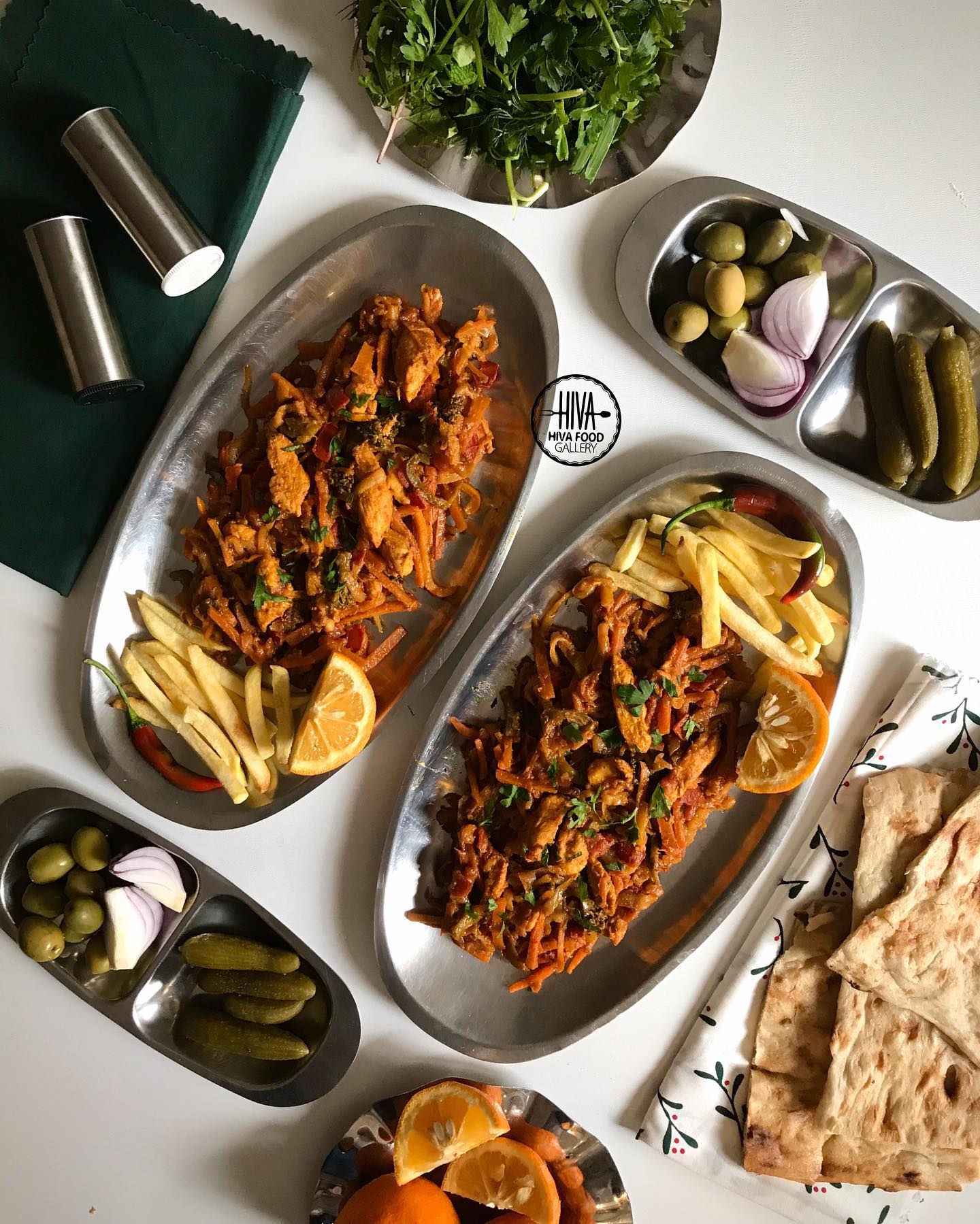 طرز تهیه خوراک مرغ و سبزیجات خوشمزه و مجلسی به سبک کافه ای (2 روش)