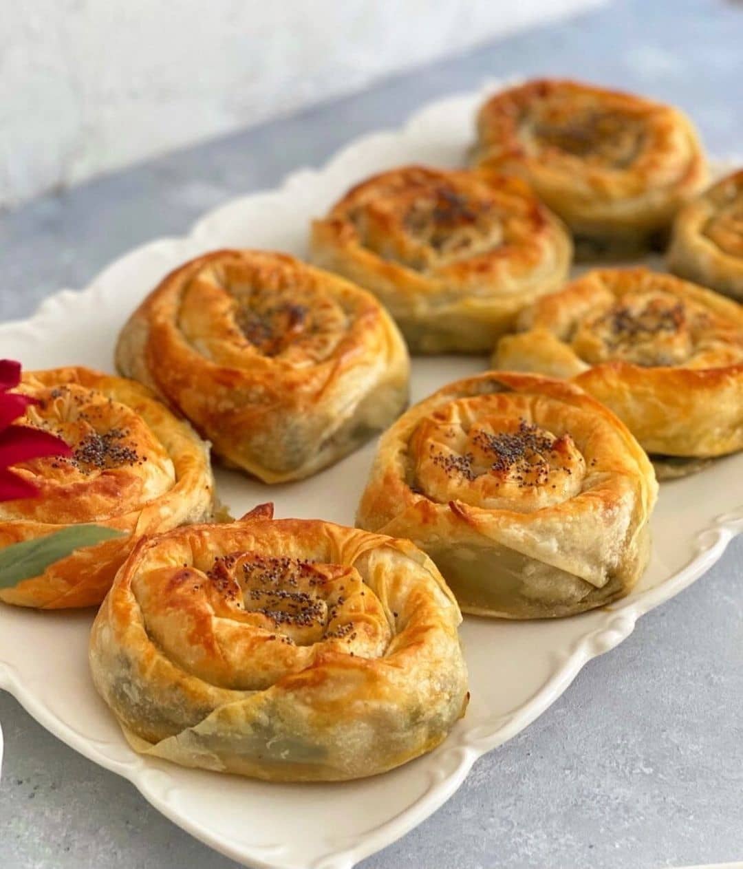 طرز تهیه بورک گل اسفناج خوشمزه و مجلسی به سبک ترکیه ای