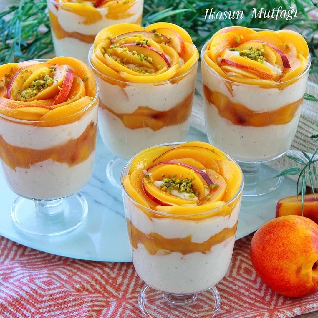 طرز تهیه دسر هلوی لیوانی خوشمزه و ساده (مرحله به مرحله)