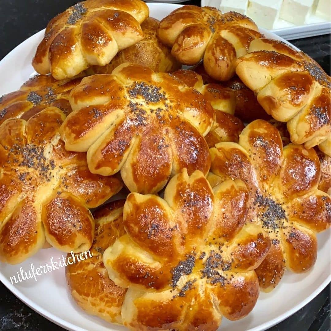 طرز تهیه پوآچا شیری خانگی (خوشمزه و ساده به سبک قنادی) طرز تهیه پوآچا شیری خانگی (خوشمزه و ساده به سبک قنادی)
