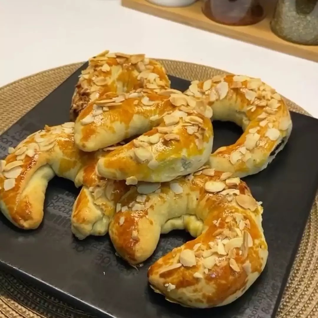 طرز تهیه نان با مغز کیک ترکیه ای خوشمزه و ساده (مرحله به مرحله)