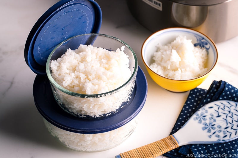 برنج چند روز در یخچال میماند؟ (8 نکته نگهداری پلو در یخچال)