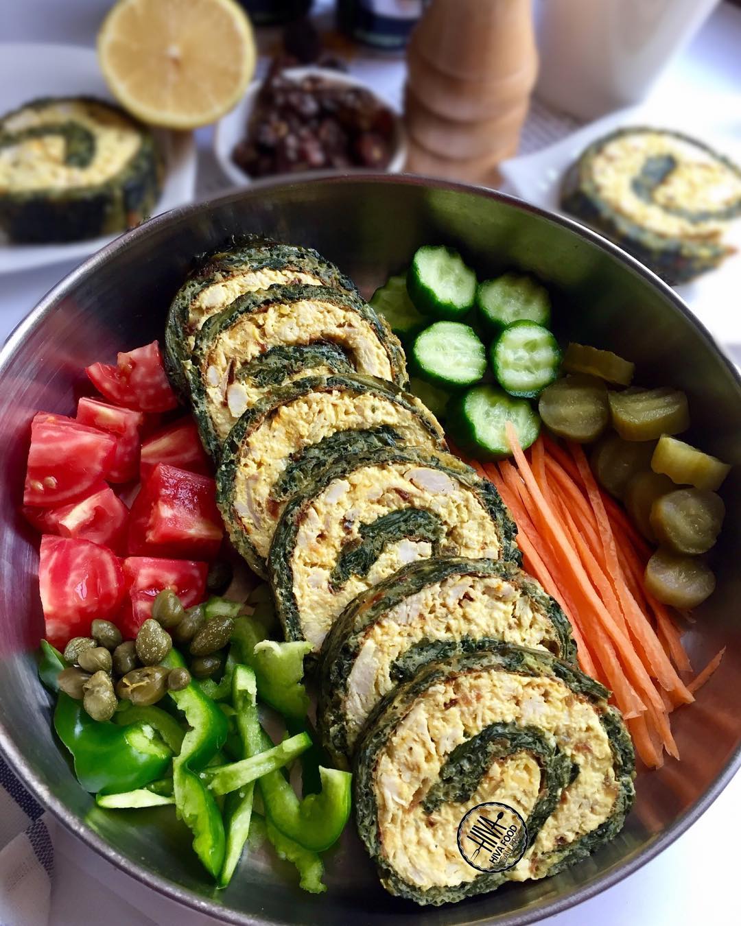 طرز تهیه رول اسفناج و مرغ خوشمزه و ساده به سبک کافه ای (2 روش)