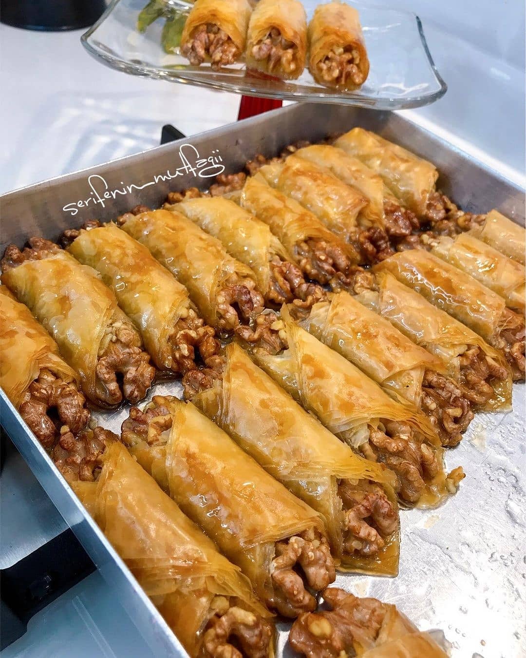طرز تهیه باقلوای پروانه گردویی (خوشمزه و ساده به سبک قنادی)