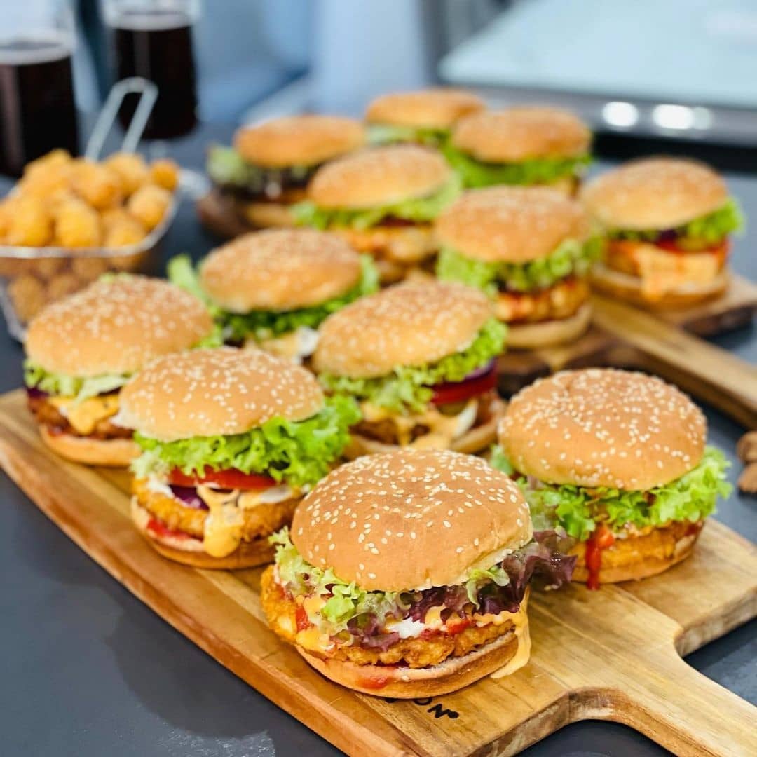 طرز تهیه برگر مرغ سوخاری خوشمزه و ساده به سبک KFC