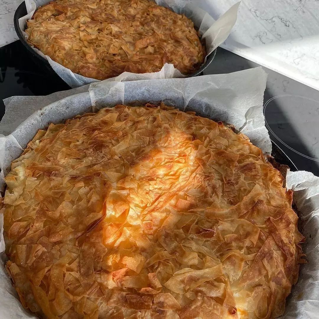 طرز تهیه بورک اسفناج با خمیر یوفکا خوشمزه و ساده به سبک ترکیه ای