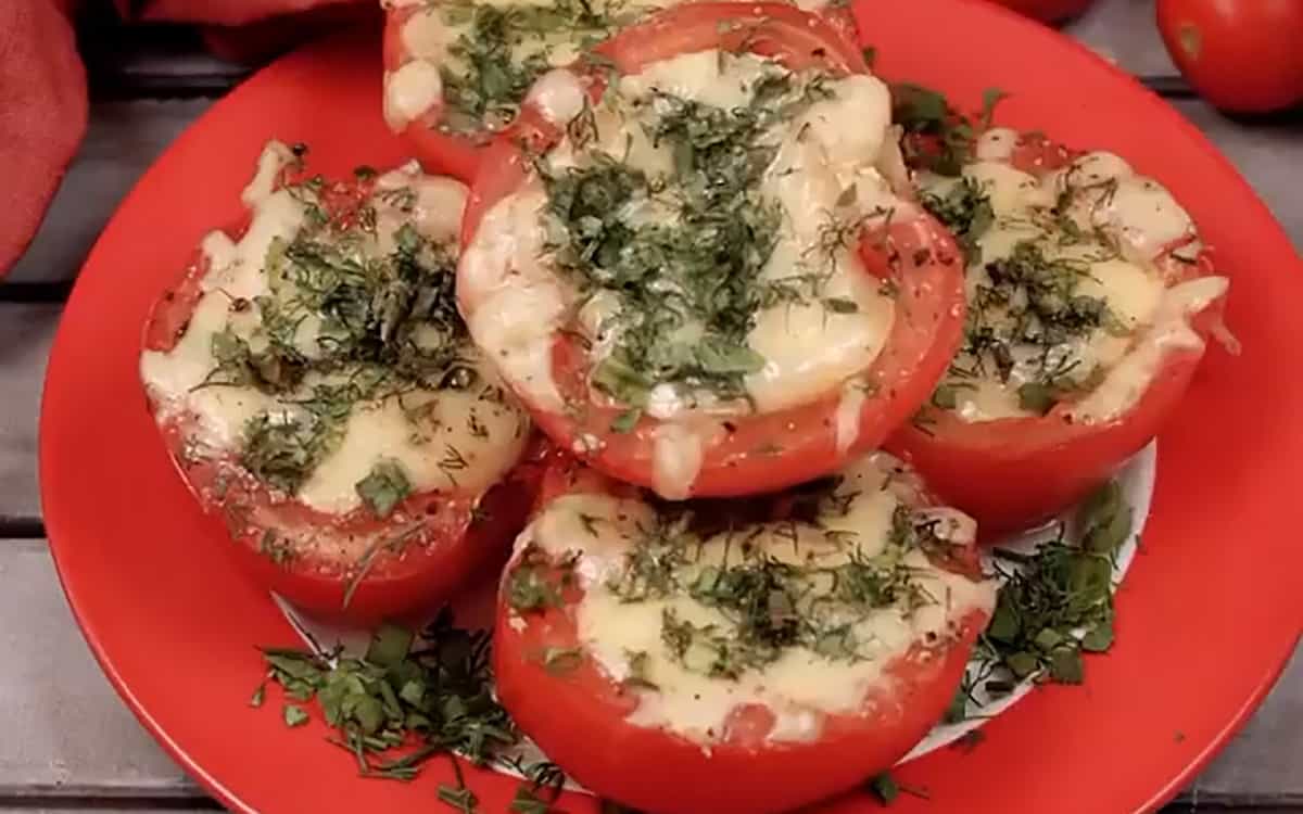 طرز تهیه املت گوجه پنیری ساده و متفاوت به سبک کافه طرز تهیه املت گوجه پنیری ساده و متفاوت به سبک کافه