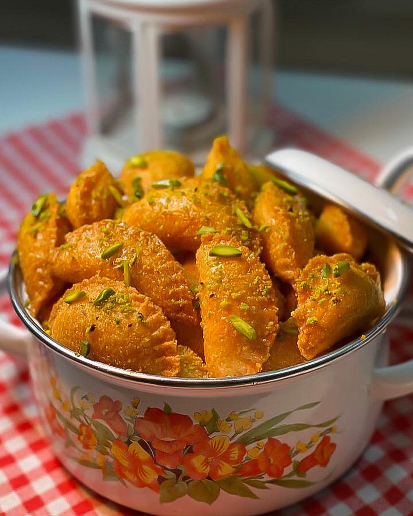 طرز تهیه رولت فطایر سمولینا خوشمزه و مجلسی به سبک عربی