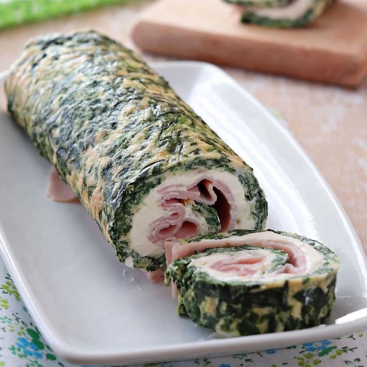 طرز تهیه رول املت اسفناج خوشمزه و مجلسی برای مهمانی