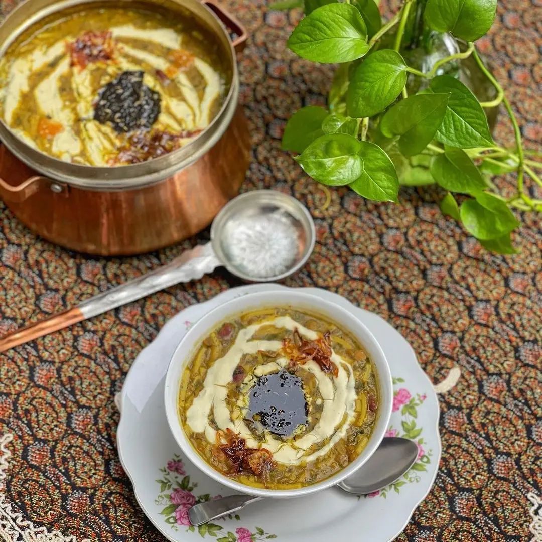 طرز تهیه آش رشته جا افتاده خوشمزه و مجلسی به سبک نذری