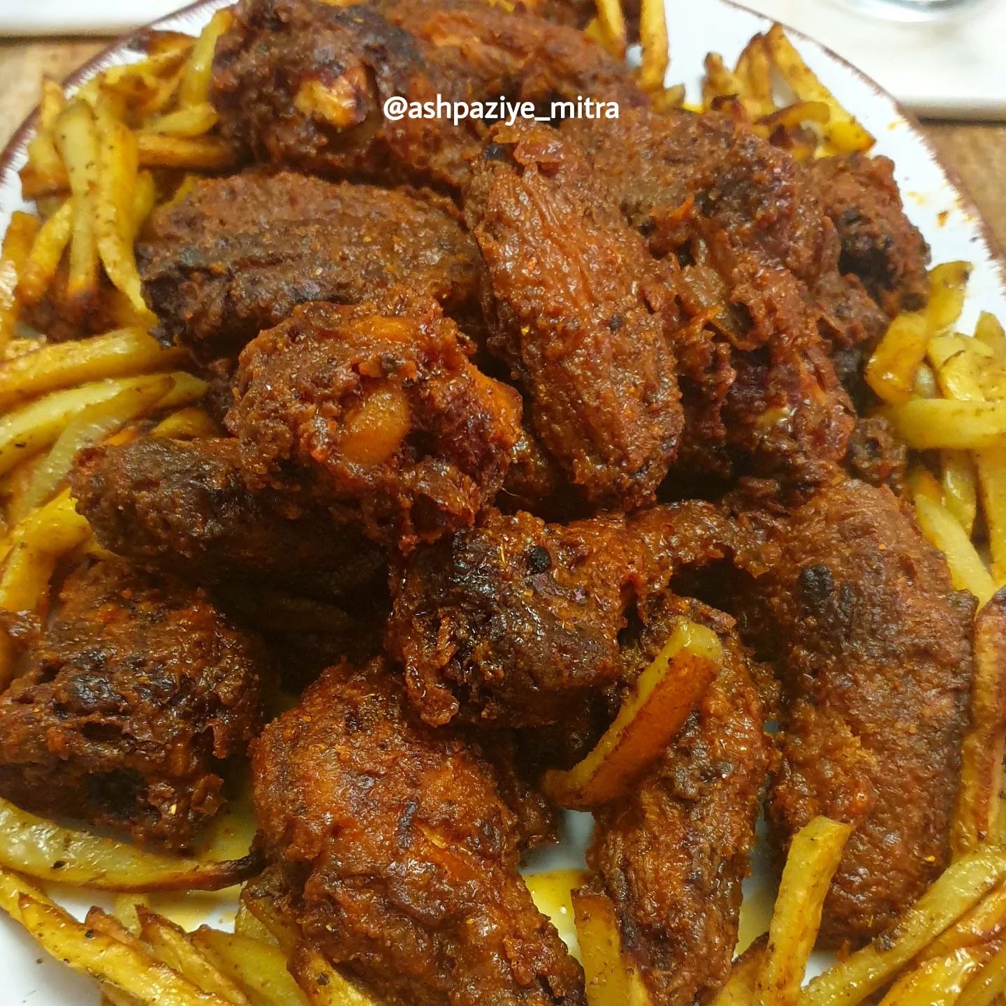 طرز تهیه بال سوخاری با سس سیراچا خوشمزه و ساده