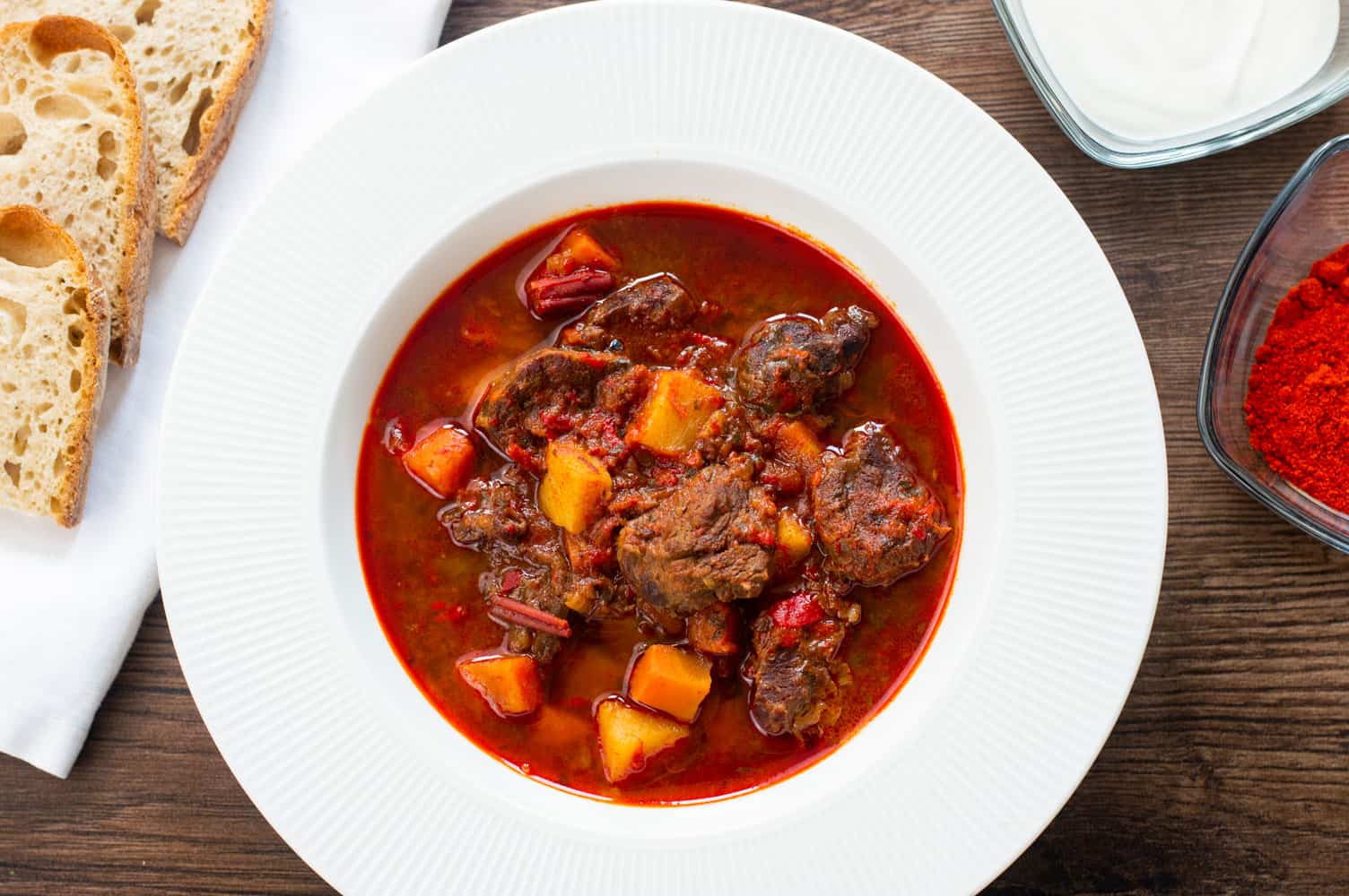 طرز تهیه گولاش مجارستانی خوشمزه و  مجلسی (شبیه تاس کباب)