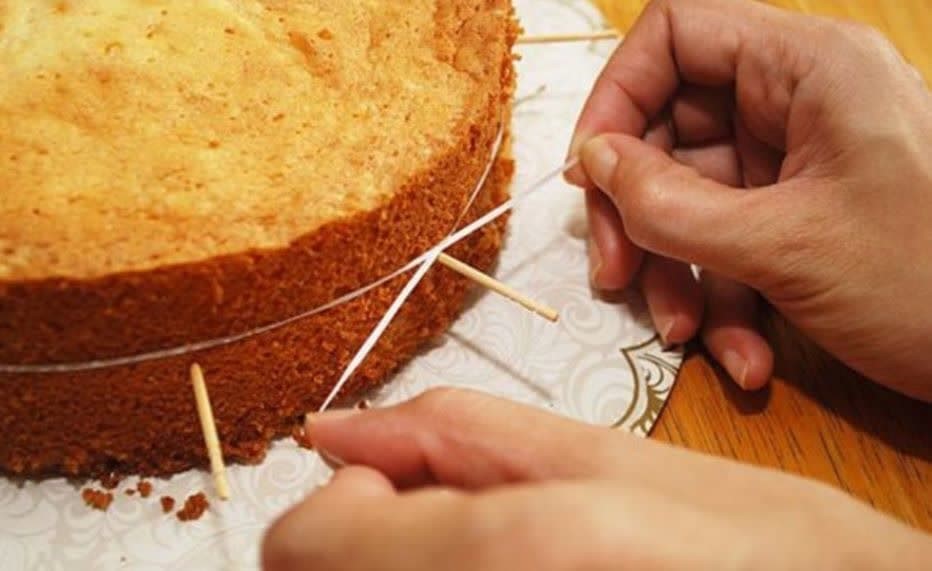 چگونه کیک اسفنجی را از وسط نصف کنیم ( 2 نکته ساده)