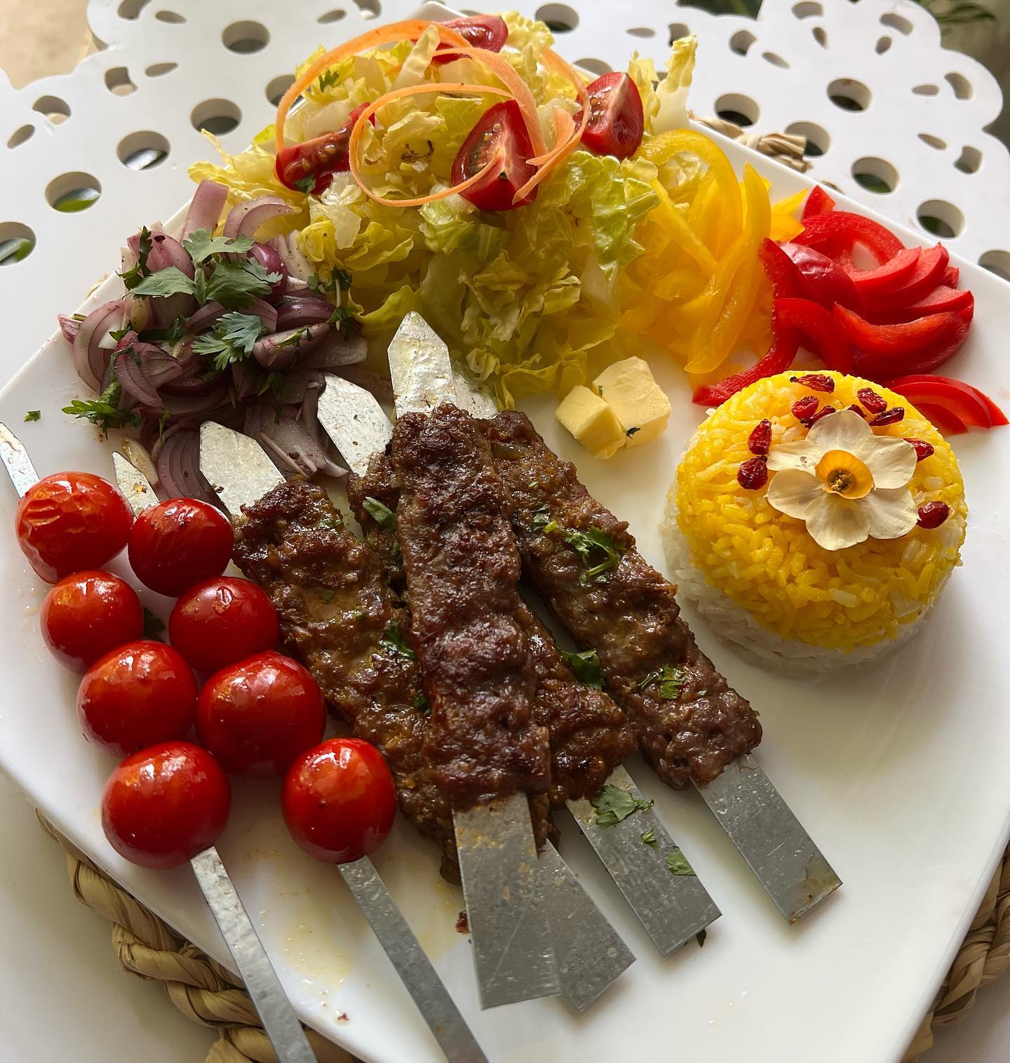 طرز تهیه کباب سیخی با گوشت چرخ کرده خانگی (خوشمزه و ساده)