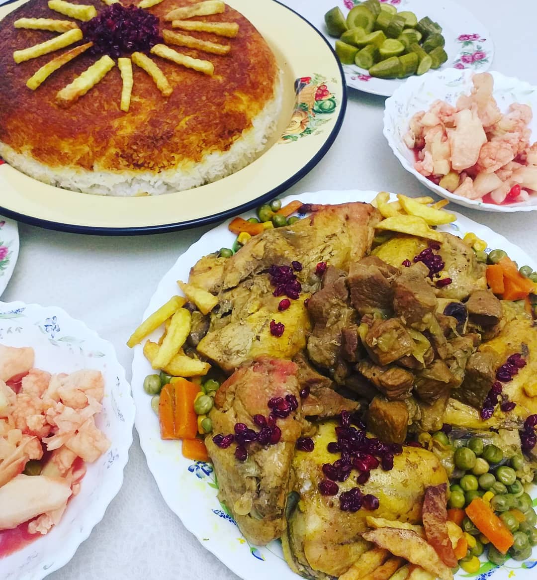 طرز تهیه یخنی مرغ خانگی خوشمزه و ساده (مرحله به مرحله) طرز تهیه یخنی مرغ خانگی خوشمزه و ساده (مرحله به مرحله)