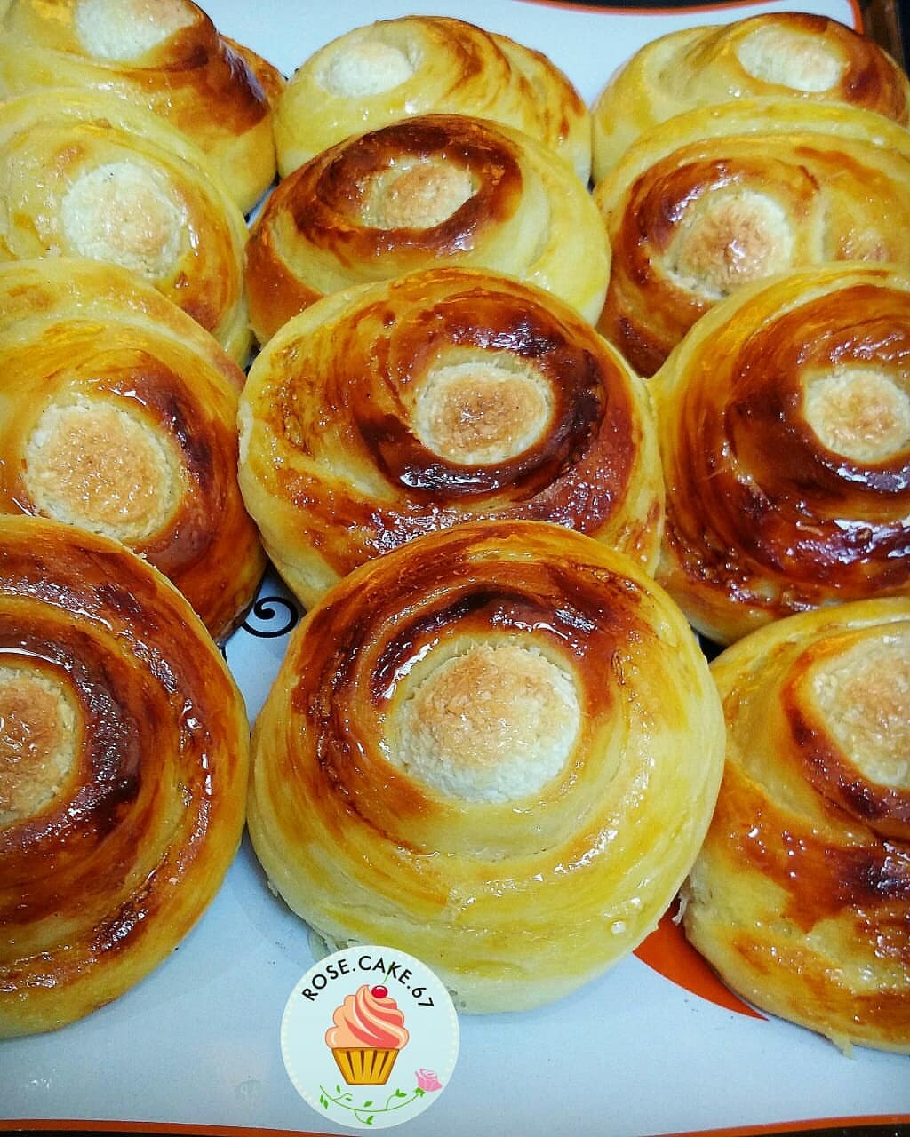 طرز تهیه نان نارگیلی رولی خانگی خوشمزه و ساده (مرحله به مرحله)