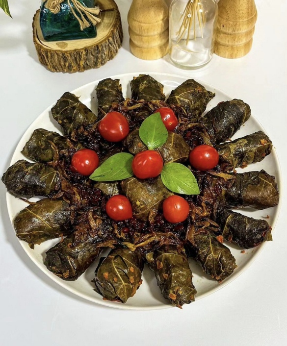 طرز تهیه فینگرفود دلمه برگ مو (خوشمزه و مجلسی برای مهمانی)