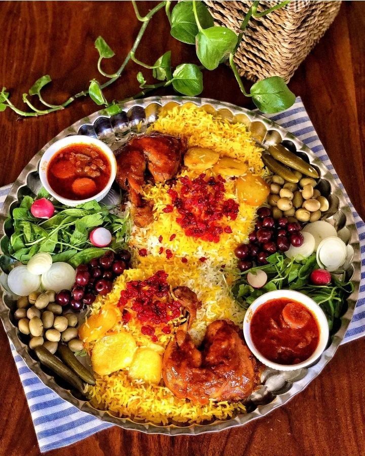 طرز تهیه زرشک پلو با مرغ هویج و فلفل دلمه