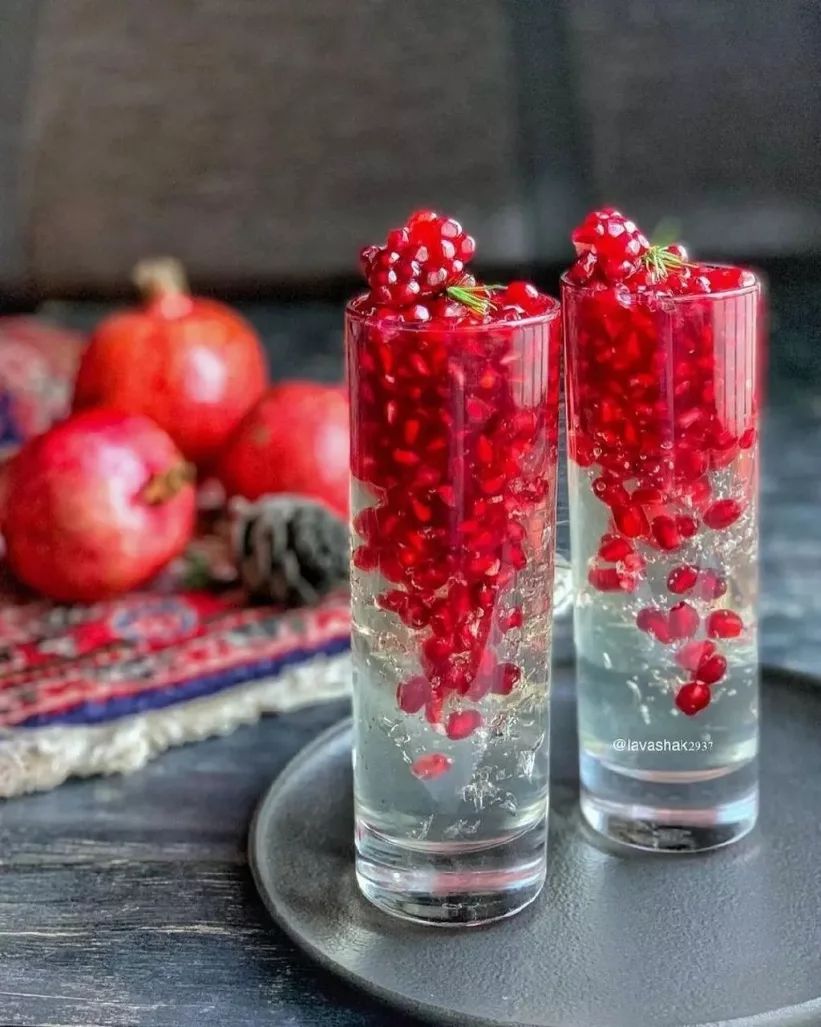طرز تهیه ژله حبابی یلدایی انار خانگی خوشمزه و ساده (مرحله به مرحله) طرز تهیه ژله حبابی یلدایی انار خانگی خوشمزه و ساده (مرحله به مرحله)