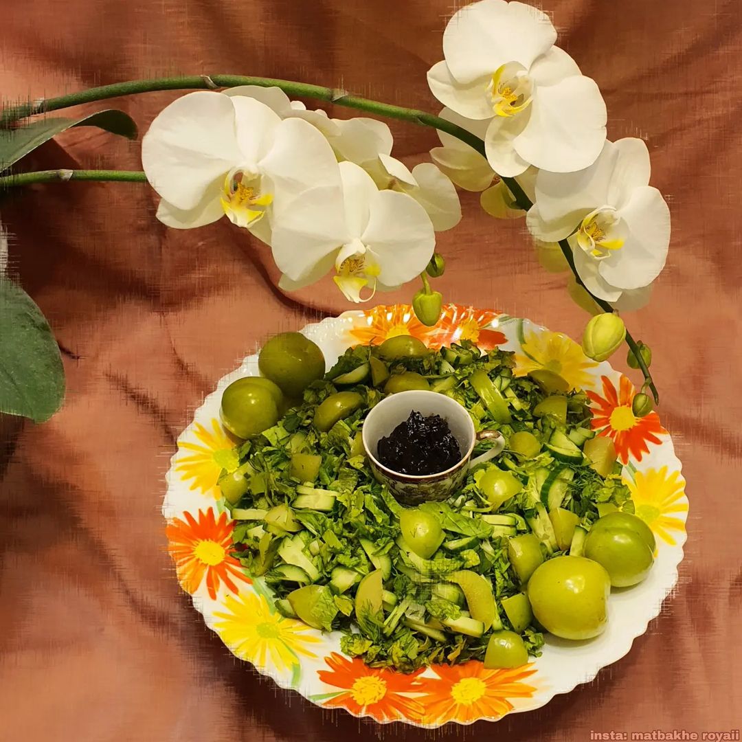 طرز تهیه سالاد گوجه سبز خوشمزه و ساده (مرحله به مرحله)