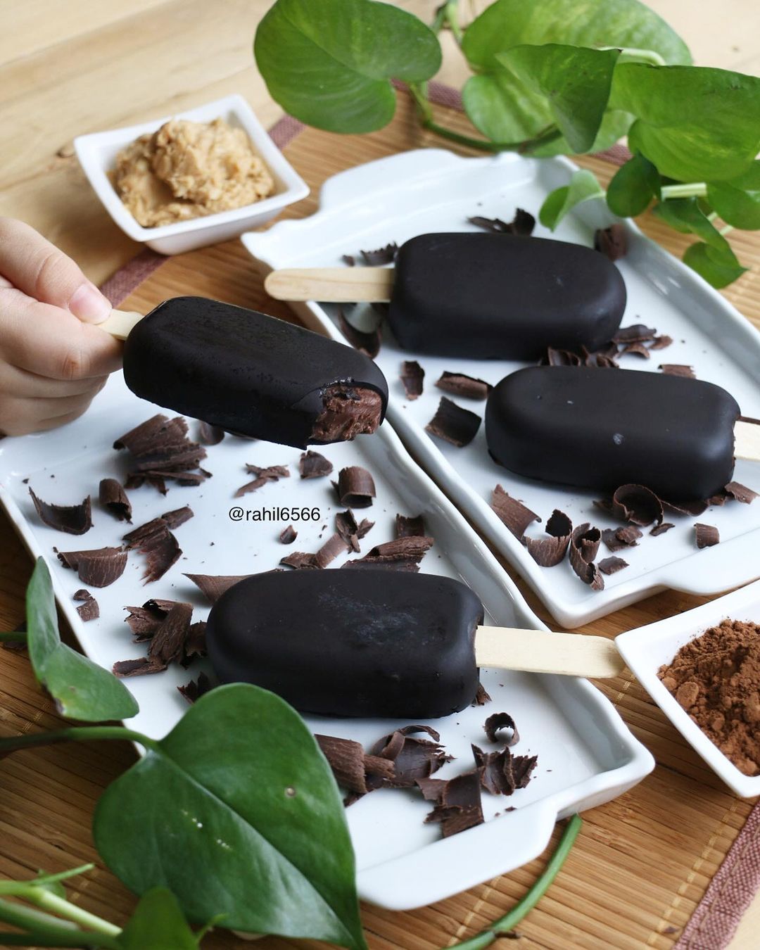 طرز تهیه بستنی چوبی شکلاتی خانگی خوشمزه و ساده (مرحله به مرحله)