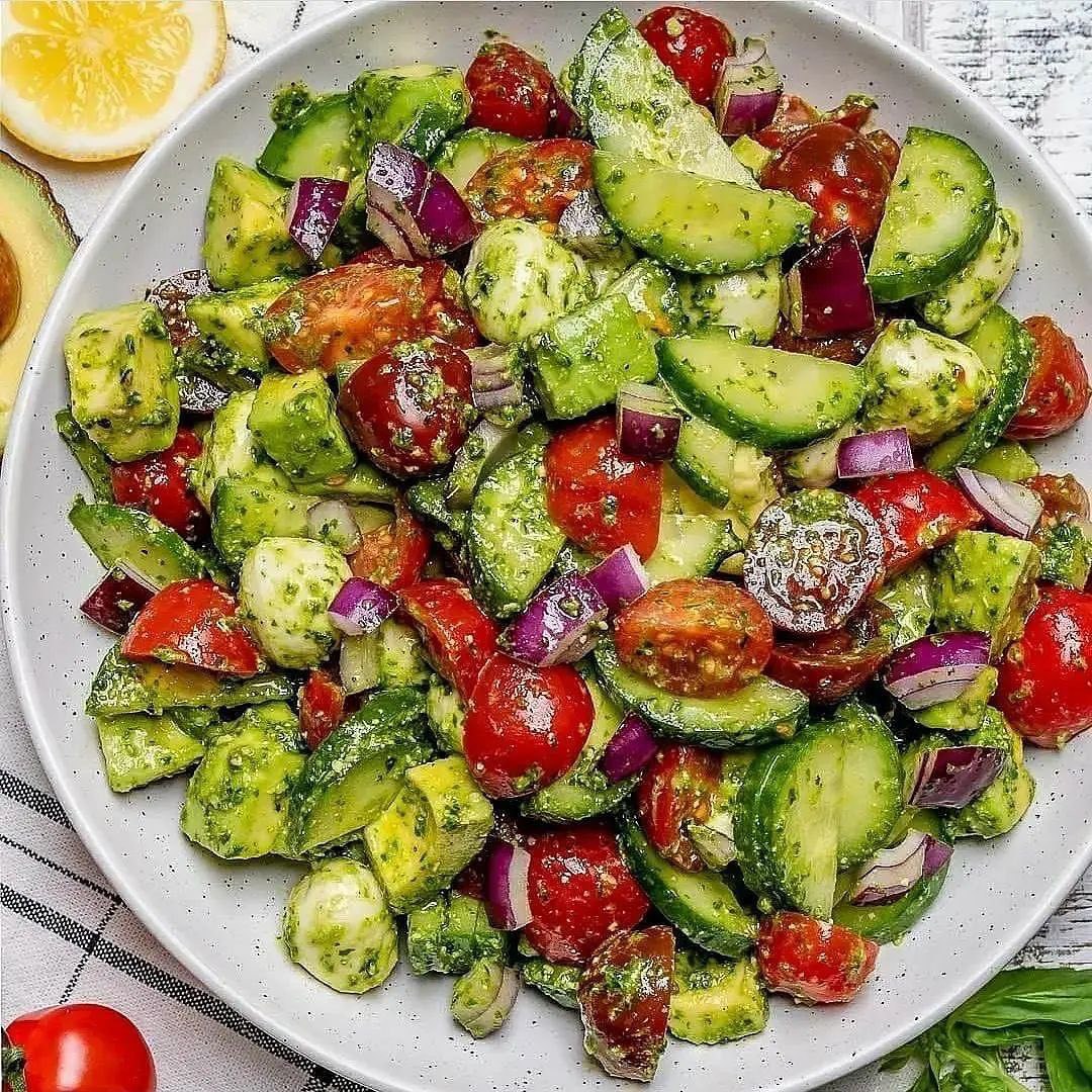 طرز تهیه سالاد با سس پستو خوشمزه و ساده (مرحله به مرحله)