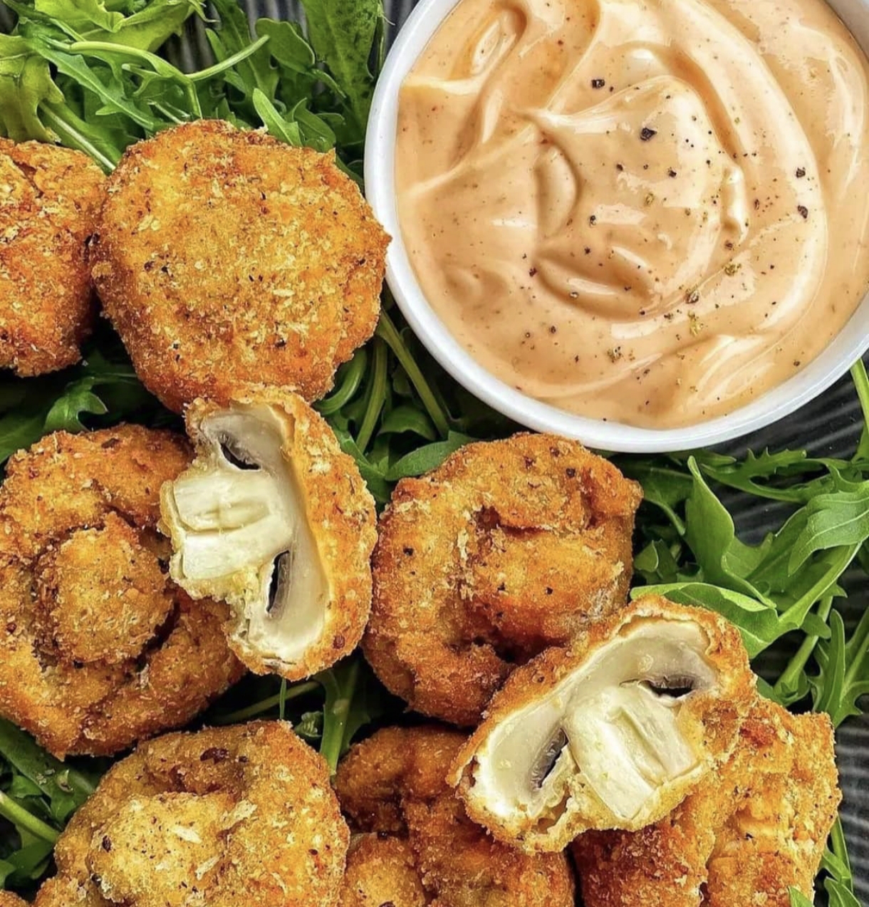 طرز تهیه فینگرفود قارچ سوخاری خوشمزه و مجلسی برای مهمانی