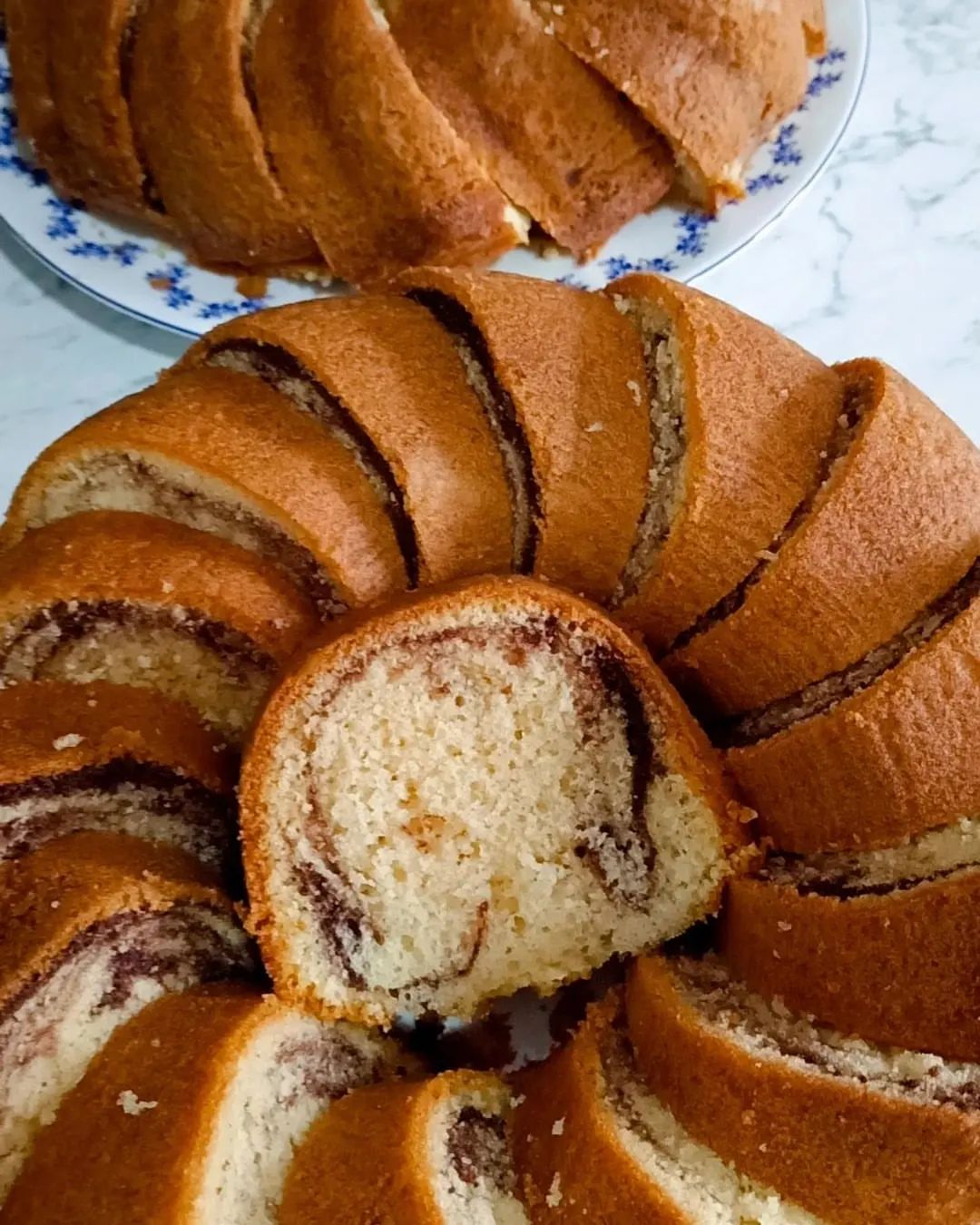طرز تهیه کیک دورنگ خانگی خوشمزه و ساده (مرحله به مرحله)