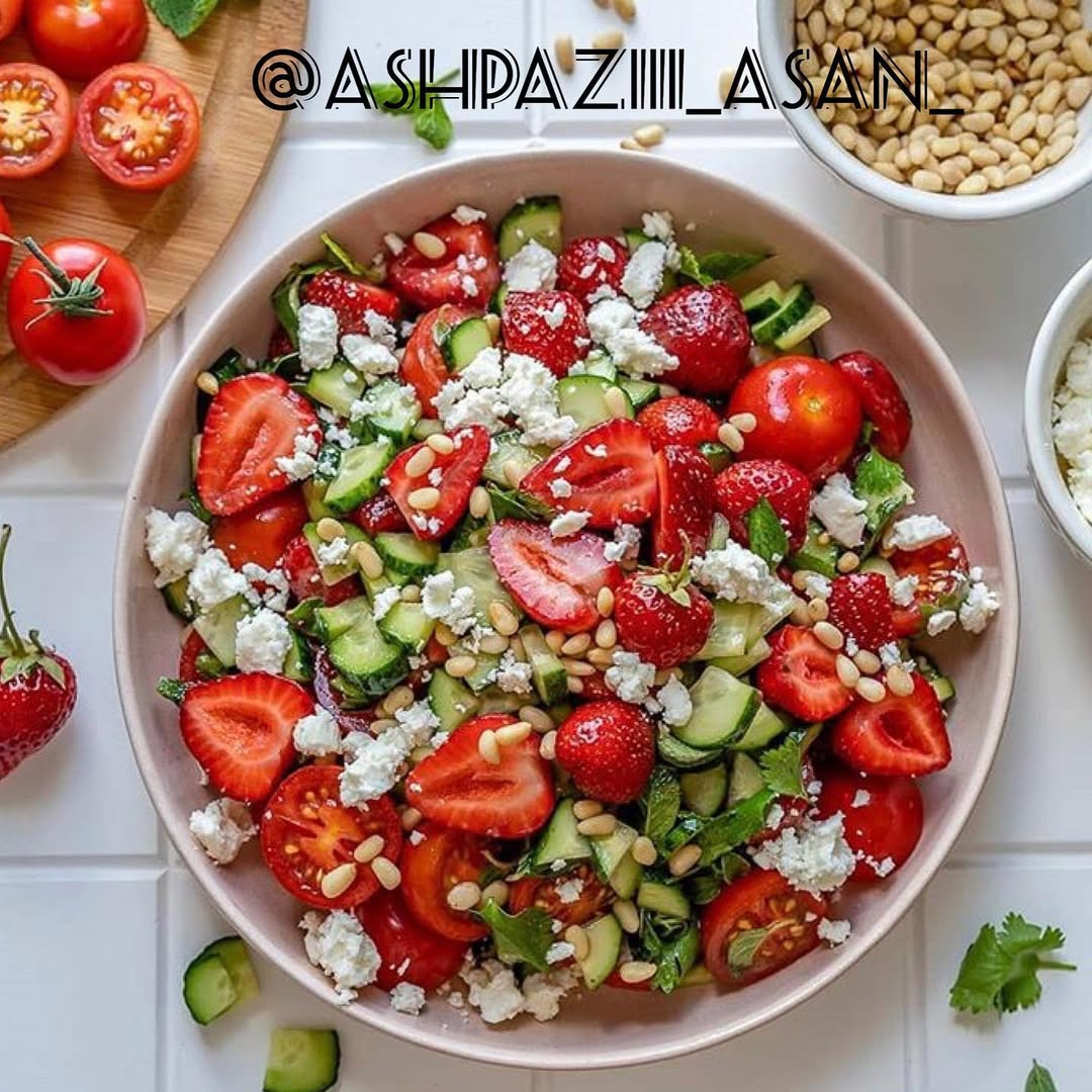 طرز تهیه سالاد توت فرنگی با سس مخصوص خوشمزه و ساده (مرحله به مرحله)
