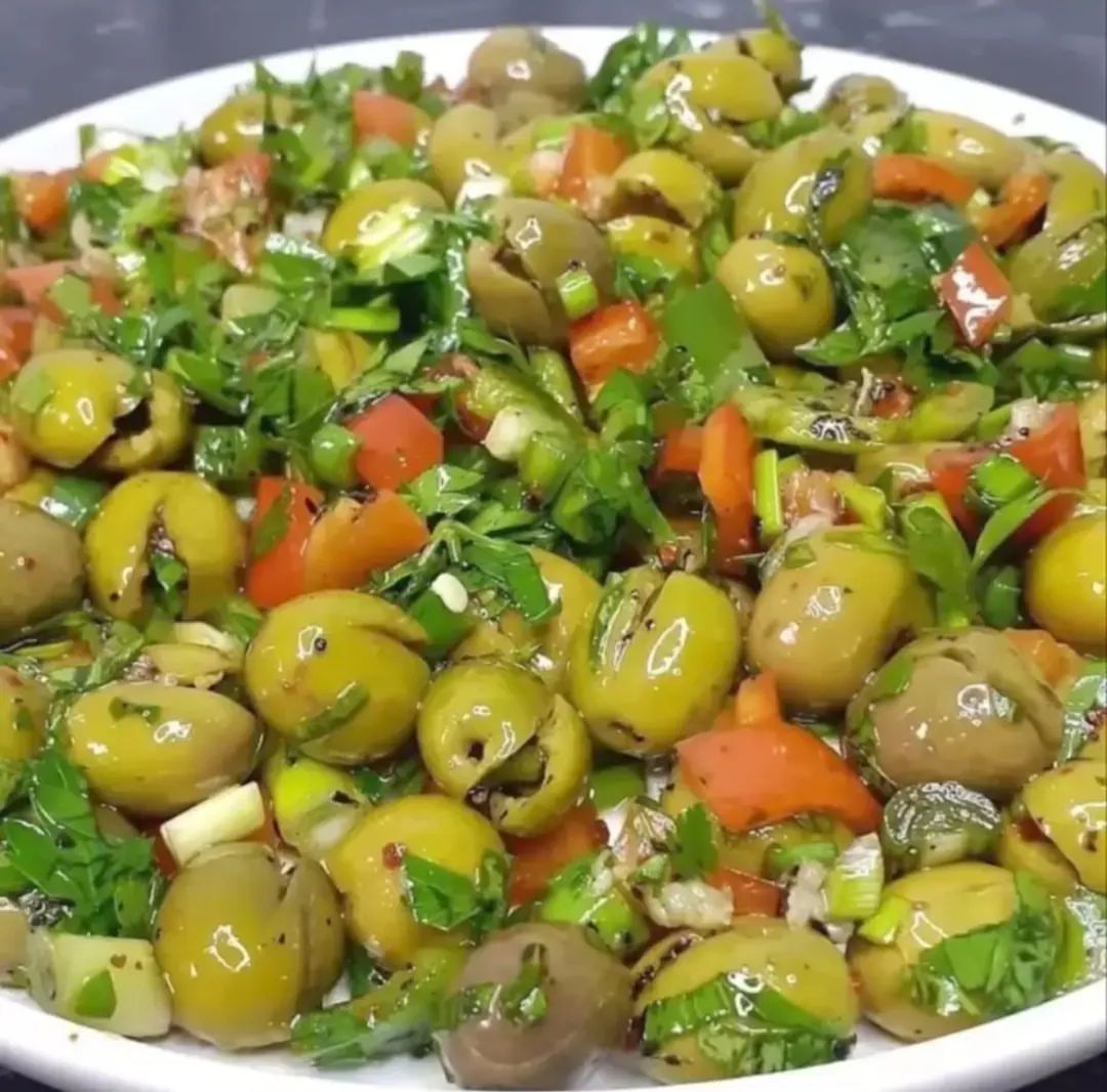 طرز تهیه سالاد زیتون خوشمزه و ساده (مرحله به مرحله) طرز تهیه سالاد زیتون خوشمزه و ساده (مرحله به مرحله)