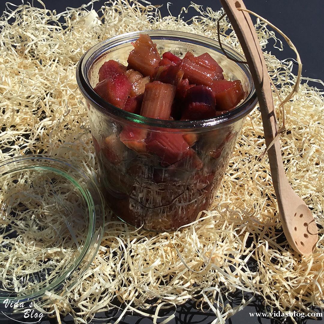طرز تهیه کمپوت ریواس خانگی خوشمزه و ساده (مرحله به مرحله)