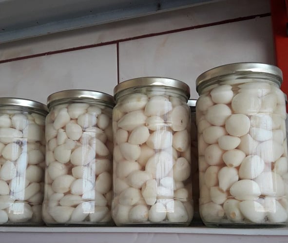 طرز تهیه ترشی سیر صدفی خانگی خوشمزه و ساده (مرحله به مرحله) طرز تهیه ترشی سیر صدفی خانگی خوشمزه و ساده (مرحله به مرحله)