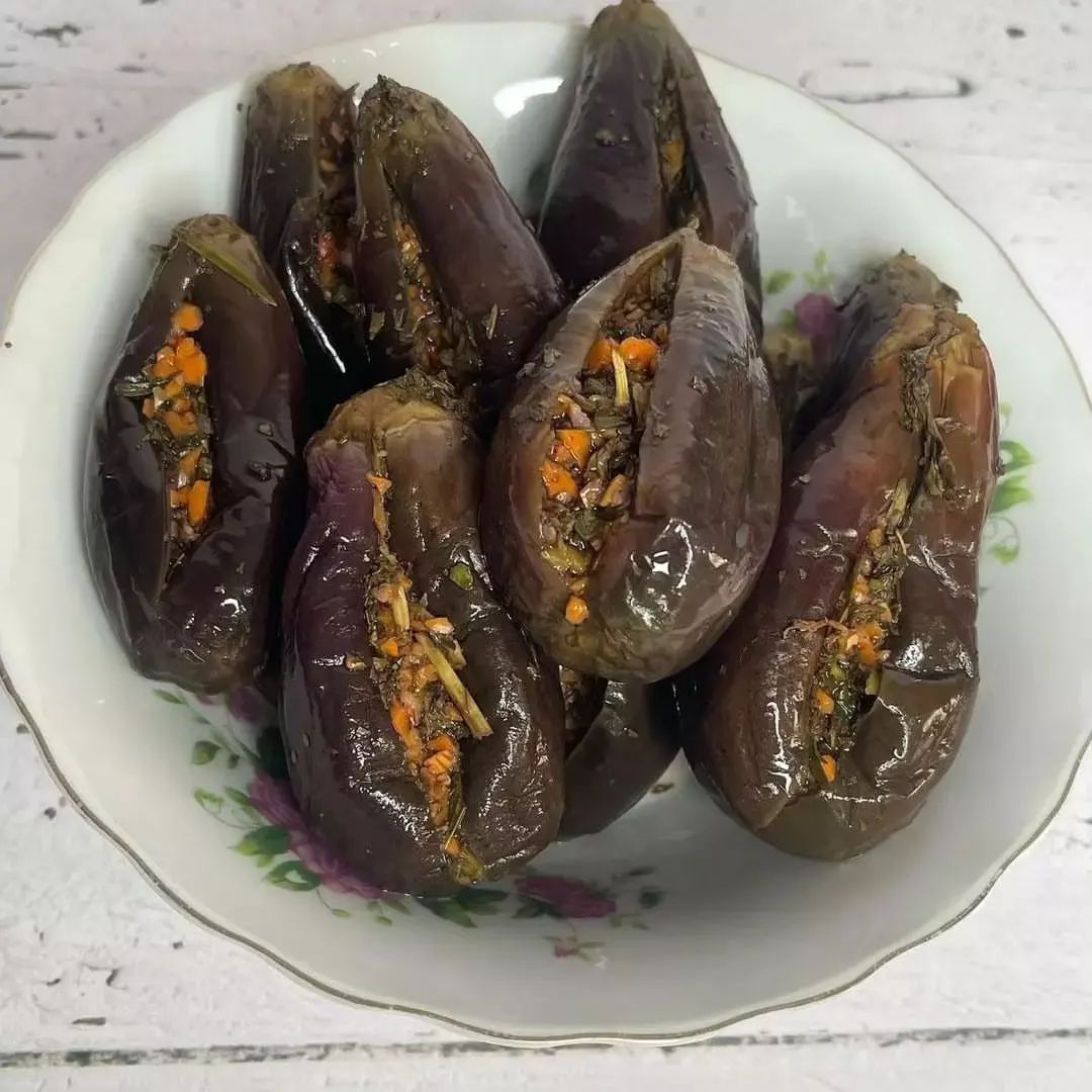 طرز تهیه ترشی بادمجان شکم پر خانگی خوشمزه و ساده (مرحله به مرحله)
