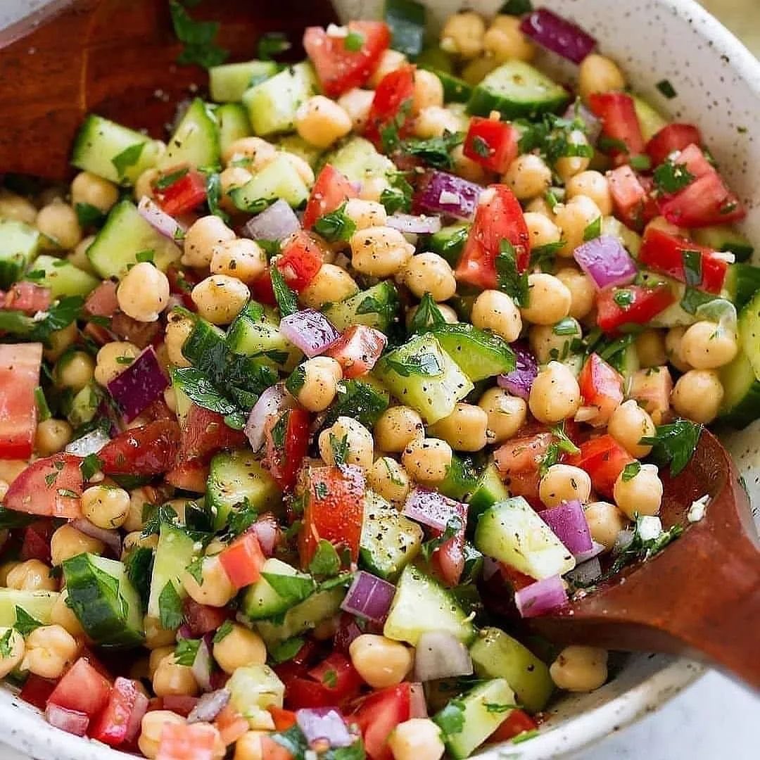 طرز تهیه سالاد نخود برای چهار نفر خوشمزه و ساده (مرحله به مرحله)