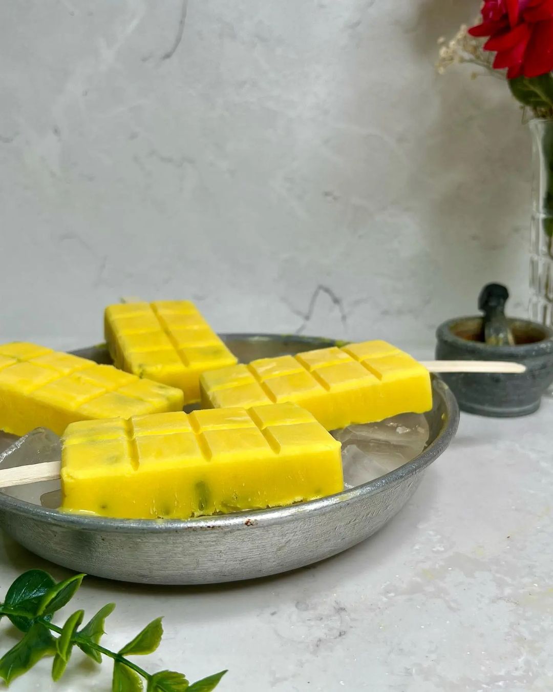 طرز تهیه بستنی زعفرانی پسته ای خانگی خوشمزه و ساده (مرحله به مرحله)