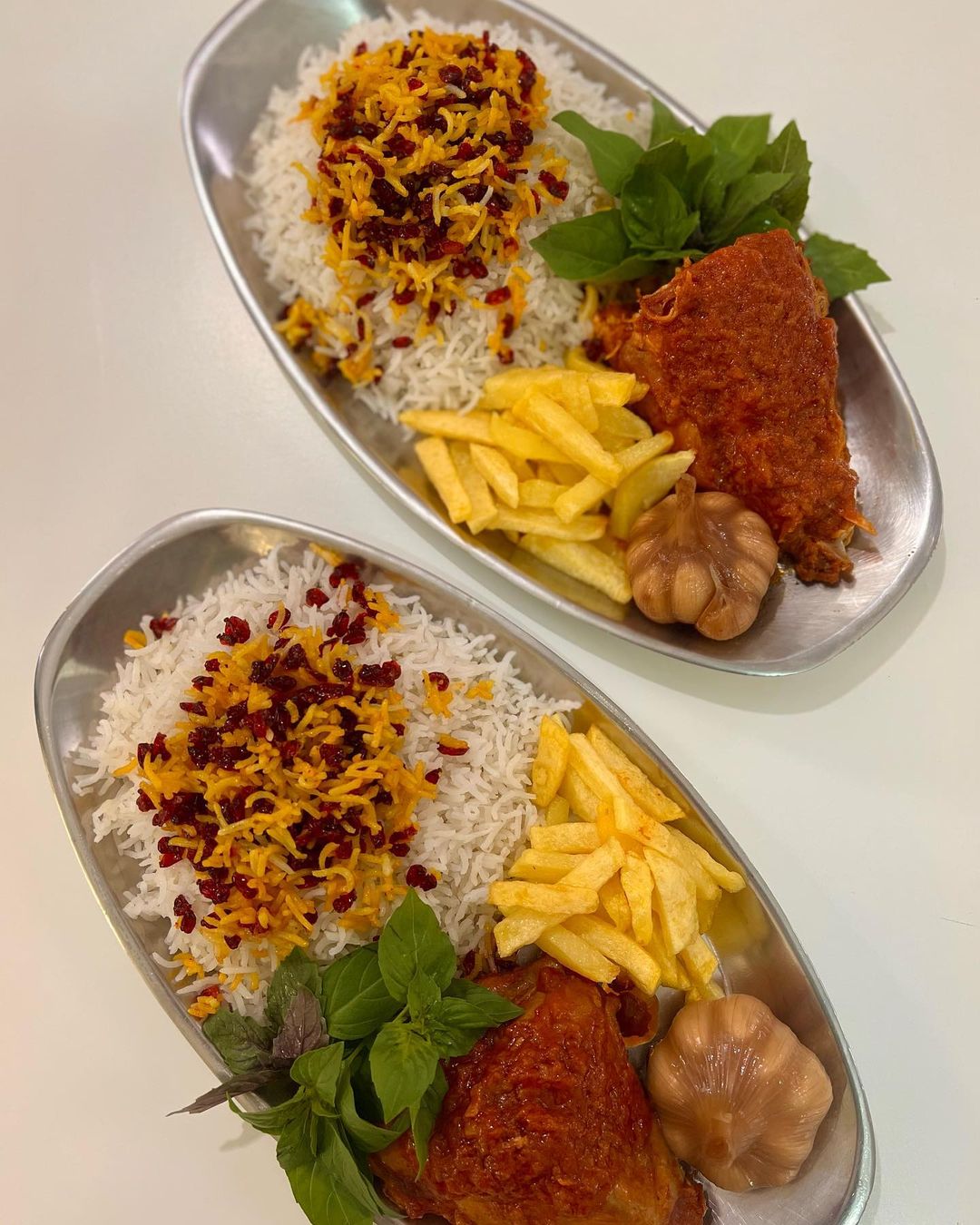 طرز تهیه زرشک پلو با مرغ برای چهار نفر