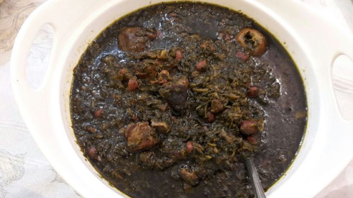 مراحل تهیه خورش برگ مو با گوشت