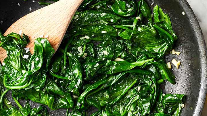 مراحل تهیه خورشت اسفناج قالی
