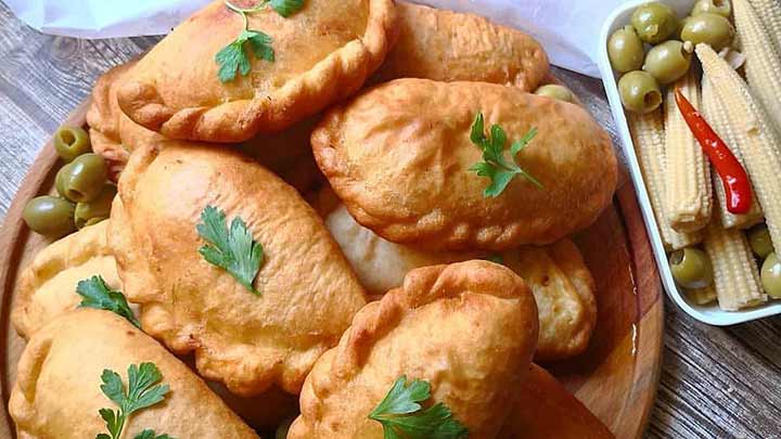 مراحل تهیه پیراشکی هندی برای شام امشب
