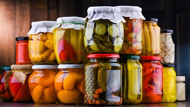 این اشتباه بزرگ را نکنید! ظرف مناسب نگهداری آبلیمو و ترشی