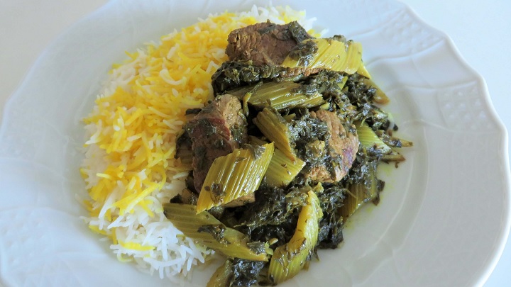 با این ۱۲ ترفند خورش کرفس جا افتاده و غلیظ درست کن!