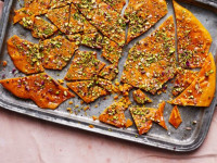 ۵ روش متفاوت و خوشمزه برای تهیه سوهان گردویی + عکس
