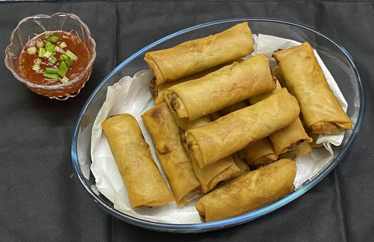 دستور تهیه درست کردن اسپرینگ رول مرغ (مرحله به مرحله)