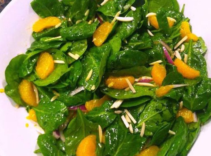 دستور تهیه سالاد اسفناج با نارنگی و انار مناسب برای گیاه خواران (مرحله به مرحله)