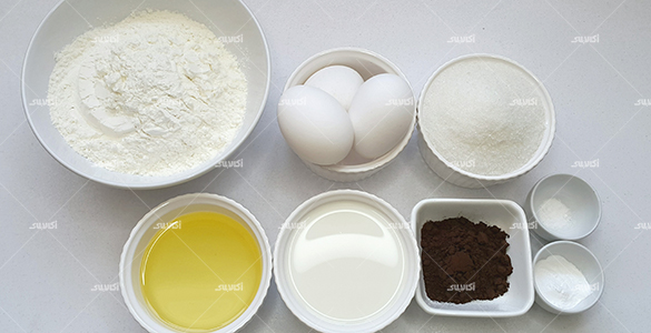 رسپی اسلایس موس توت فرنگی مجلسی؛ با پایه شکلاتی