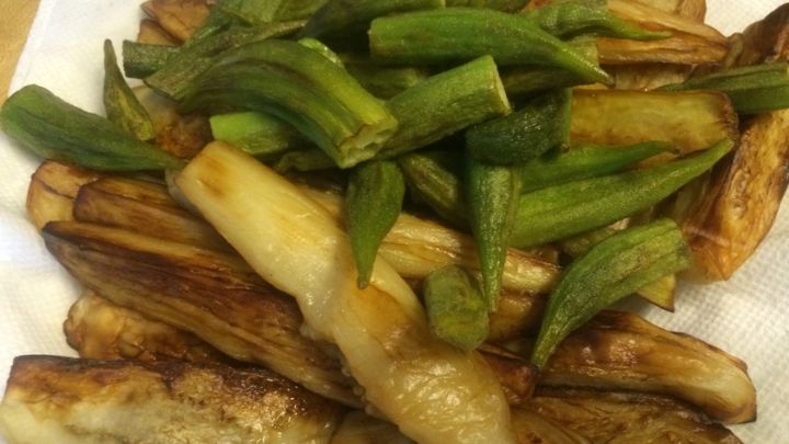 رسپی خورش بامیه و بادمجان؛ مرحله به مرحله